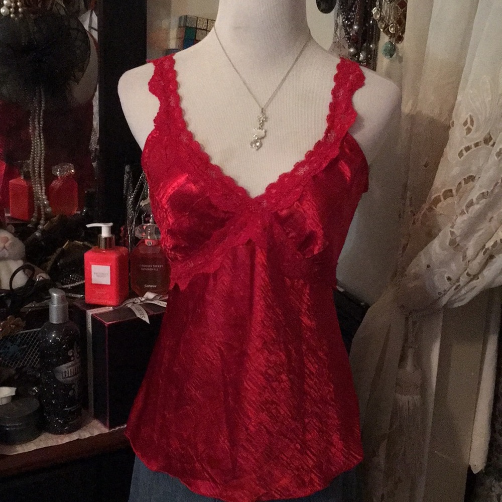 BEAUTIFUL AND SEXY RED LACE CAMISOLE SZ MEDIUM 🌹